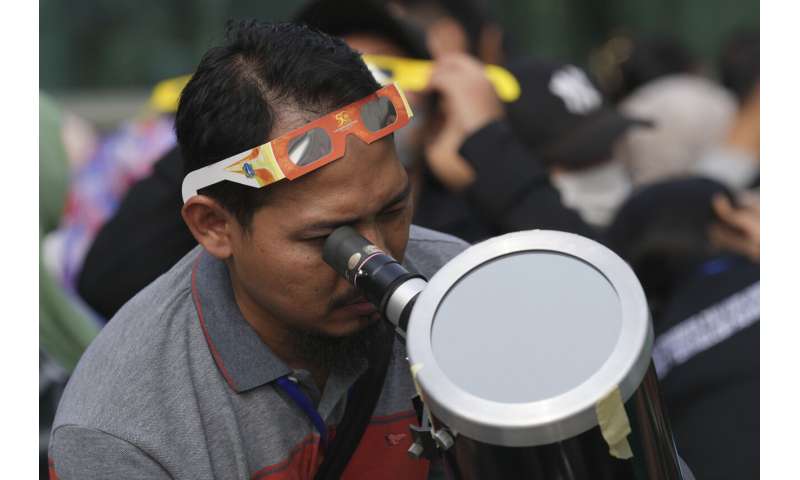 'Awesome' solar eclipse wows viewers in Australia, Indonesia