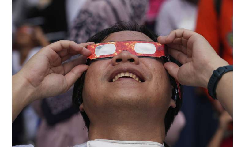 'Awesome' solar eclipse wows viewers in Australia, Indonesia