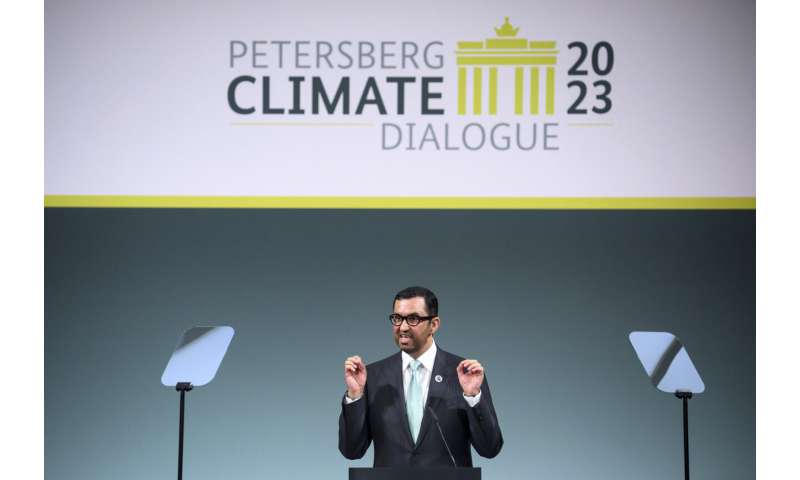 Climate talks see push for global renewable energy target