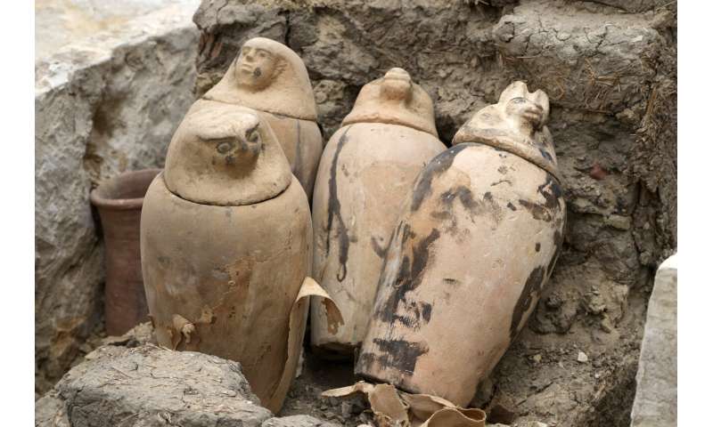 Египет представляет недавно обнаруженные древние мастерские и гробницы в некрополе Саккара