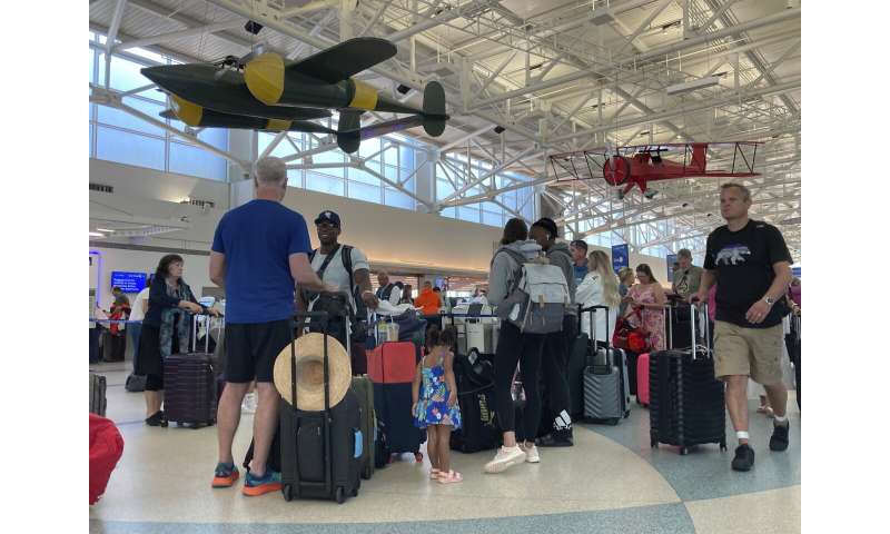 Florida floods: Airport reopens as residents clean up mess