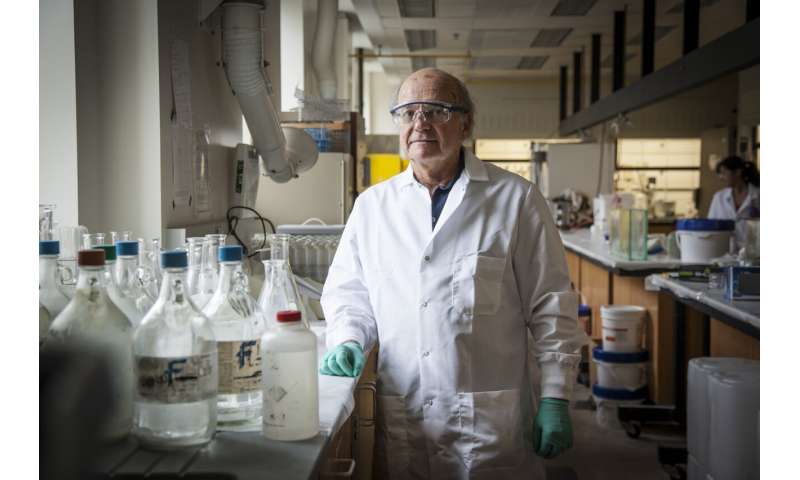 NIH awards SMU chemistry professor and his team $3.5M to refine and test new tuberculosis treatments