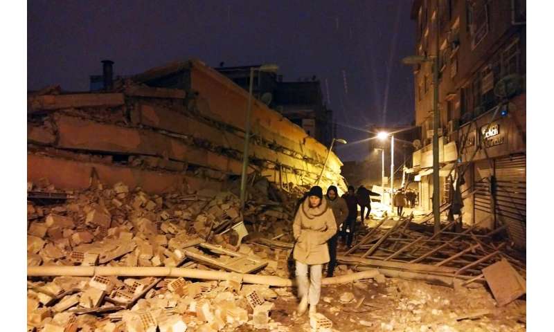 Powerful quake kills at least 640 people in Turkey, Syria