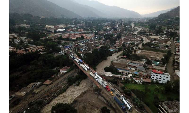 Rivers of mud flooded the main highway linking Chaclacayo to the rest of the country, stranding cargo and passenger vehicles