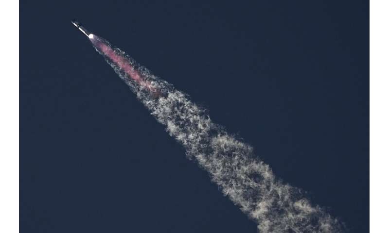 SpaceX launches its giant new rocket but a pair of explosions ends the second test flight