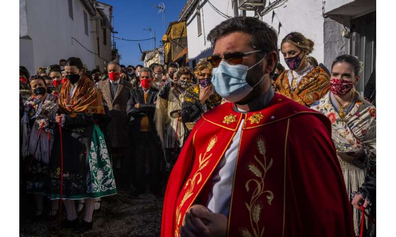 Spain calls an end to COVID-19 health crisis and obligatory use of masks in hospitals, pharmacies