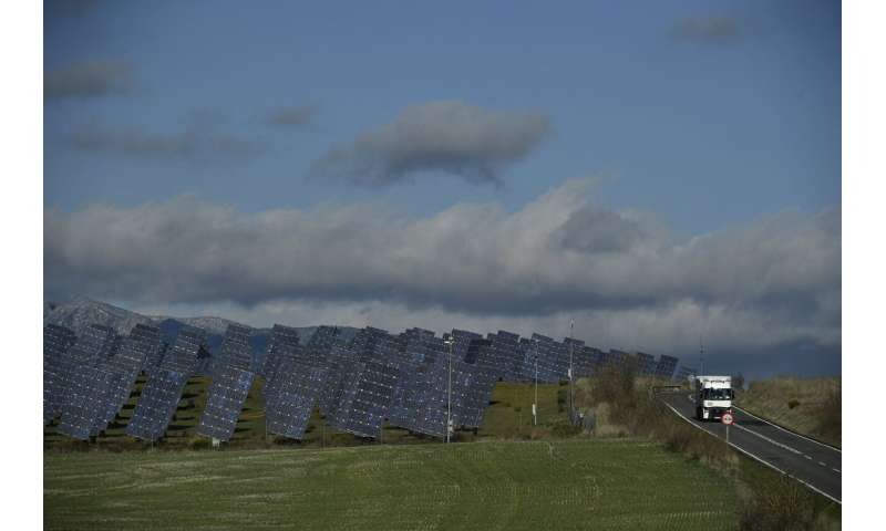 Sun, wind aplenty, Spain vies to lead EU in green hydrogen