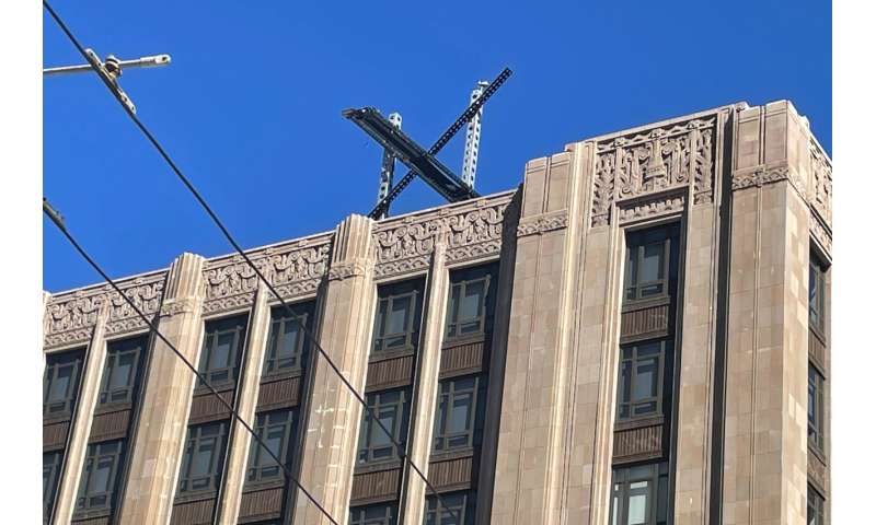 Beryl TV x-logo-installed-atop-2 'X' logo installed atop Twitter building, spurring San Francisco to investigate permit violation Internet 