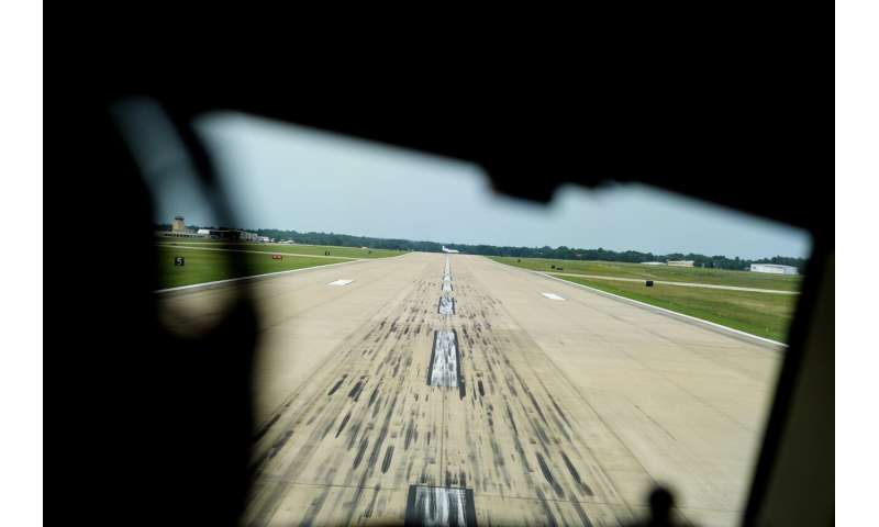 After several near-misses on airport runways, a tech company revives work on a hazard-warning system