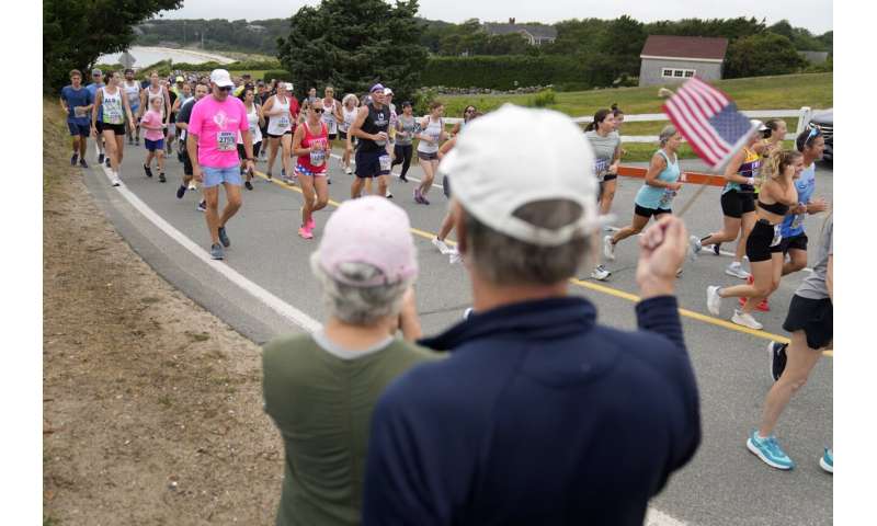 Runners are used to toughing it out. A warming climate can make that deadly