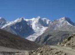 Scientists find that debris on certain Himalayan glaciers may prevent melting