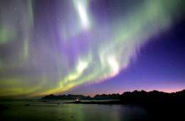 Researchers examine why some aurora displays flicker in the night sky