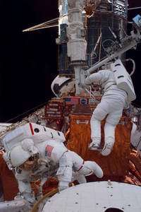 Report: Astronauts, Not Robot, Should Fix Hubble Space Telescope