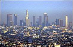 Los Angeles smothered by a thcih layer of smog