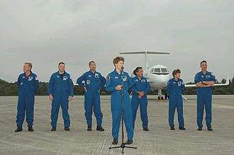 Discovery crew arrives at Cape Canaveral