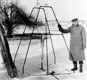 Robert Goddard and a 1920s-vintage liquid-fueled rocket.