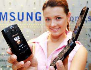 Samsung Launches Slim HSDPA Phone SGH-Z560