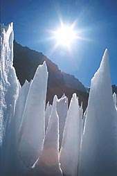 Miniature lab ice spikes may hold clues to warming impacts on glaciers