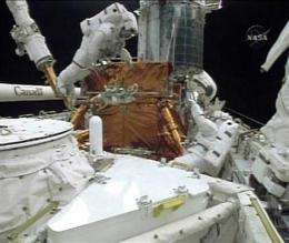 Astronauts finish work on inside of Hubble (AP)