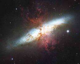Starburst galaxy sheds light on longstanding cosmic mystery