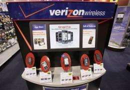 Verizon 2Q profit falls, tops view, plans job cuts (AP)