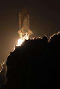 Shuttle Discovery zooms toward space station (AP)