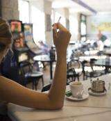 Anti-smoking law helps waiters to quit smoking