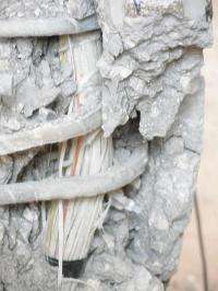 Concrete columns with internal bars made of glass fibers can make a building sturdier