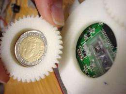 Counterfeit euros are detected with an optical mouse
