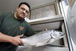 Feds vote to halt Calif. chinook salmon fishing (AP)