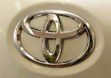 Toyota Motor, the world's top automaker, plans to roll out a fuel-cell car by 2015