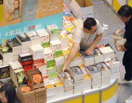 Two workers make their final preparations for the Taipei Book Fair