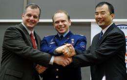 US astronaut Timothy Creamer (L), Russian cosmonaut Oleg Kotov (C), and Japanese astronaut Soichi Noguchi (R)