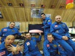 Mars500 crew prepare to open the hatch