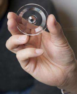 Seeing in stereo:  Engineers invent lens for 3-D microscope