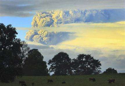 3,500 evacuate as volcano erupts in southern Chile (AP)