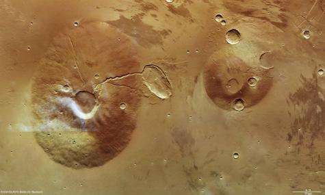 Neighboring volcanoes on Mars