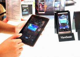 A ViewSonic staff displays a seven-inch tablet called HoneyComb
