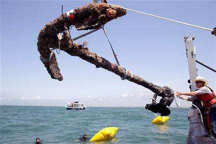 Blackbeard's anchor recovered off NC coast (AP)