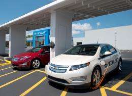 Chevrolet harnesses sun to power volts, dealerships