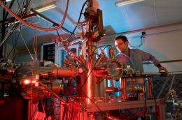Extreme ultraviolet movies reveal inside story of complex materials