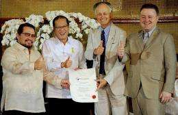 (L-R) Edward Hegedorn, Philippine President Benigno Aquino, Bernard Weber, and Johnpaul De La Fuente