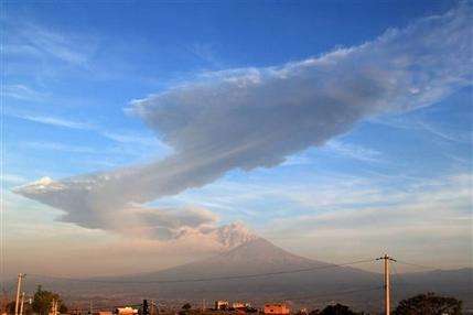 Mexico's Popocatepetl volcano blasts tower of ash (AP)