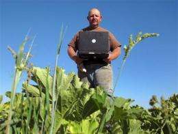Report shows more US farmers relying on Internet (AP)