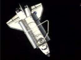 Shuttle Discovery heads toward its final landing (AP)