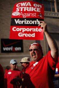 Verizon workers return to work, without a deal (AP)
