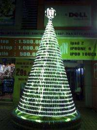 Vietnam store makes Christmas tree from cellphones (AP)