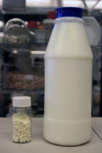 A capsule for removing radioactive contamination from milk, fruit juices, other beverages