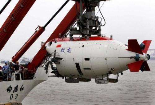 The "Jiaolong" craft dived 7,015 metres in the Mariana Trench in the western Pacific Ocean on Sunday
