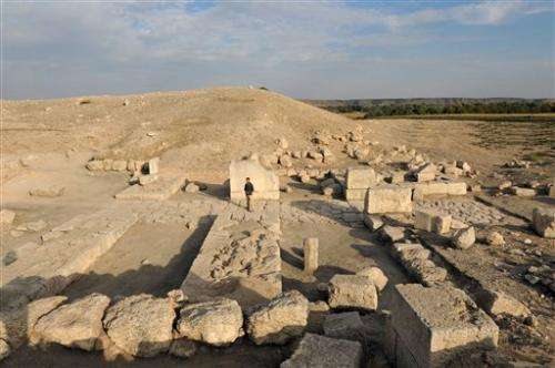Archaeologists explore site on Syria-Turkey border